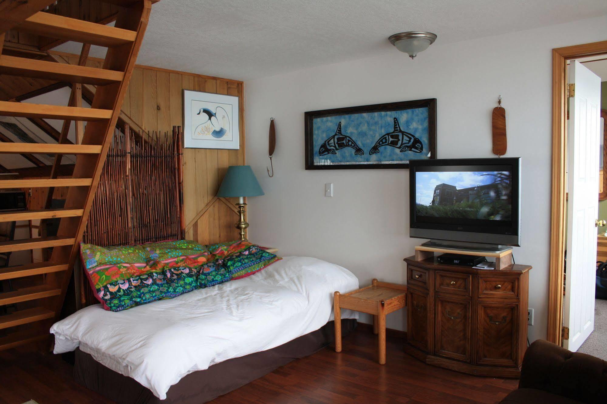 Orca Lodge Sointula Экстерьер фото