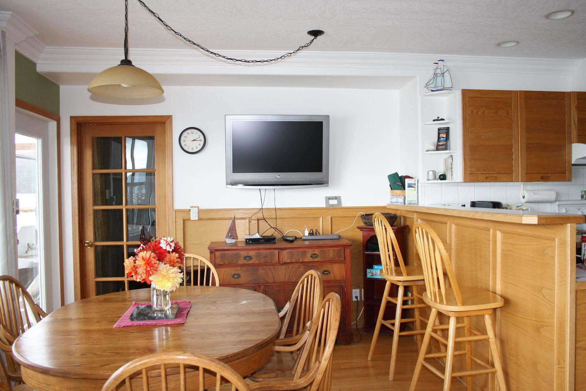 Orca Lodge Sointula Экстерьер фото